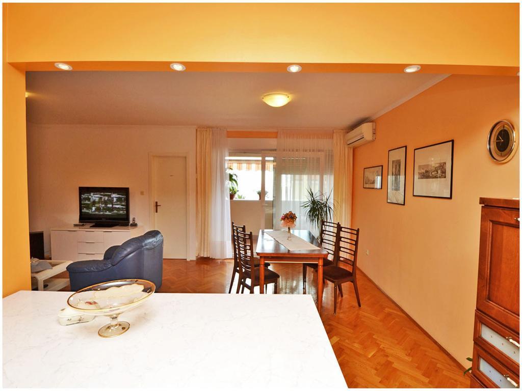 Apartment Laura Podstrana Habitación foto