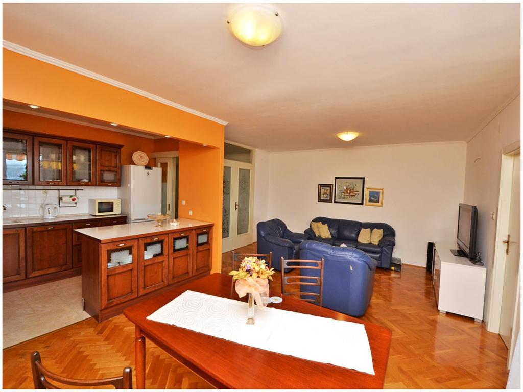 Apartment Laura Podstrana Habitación foto